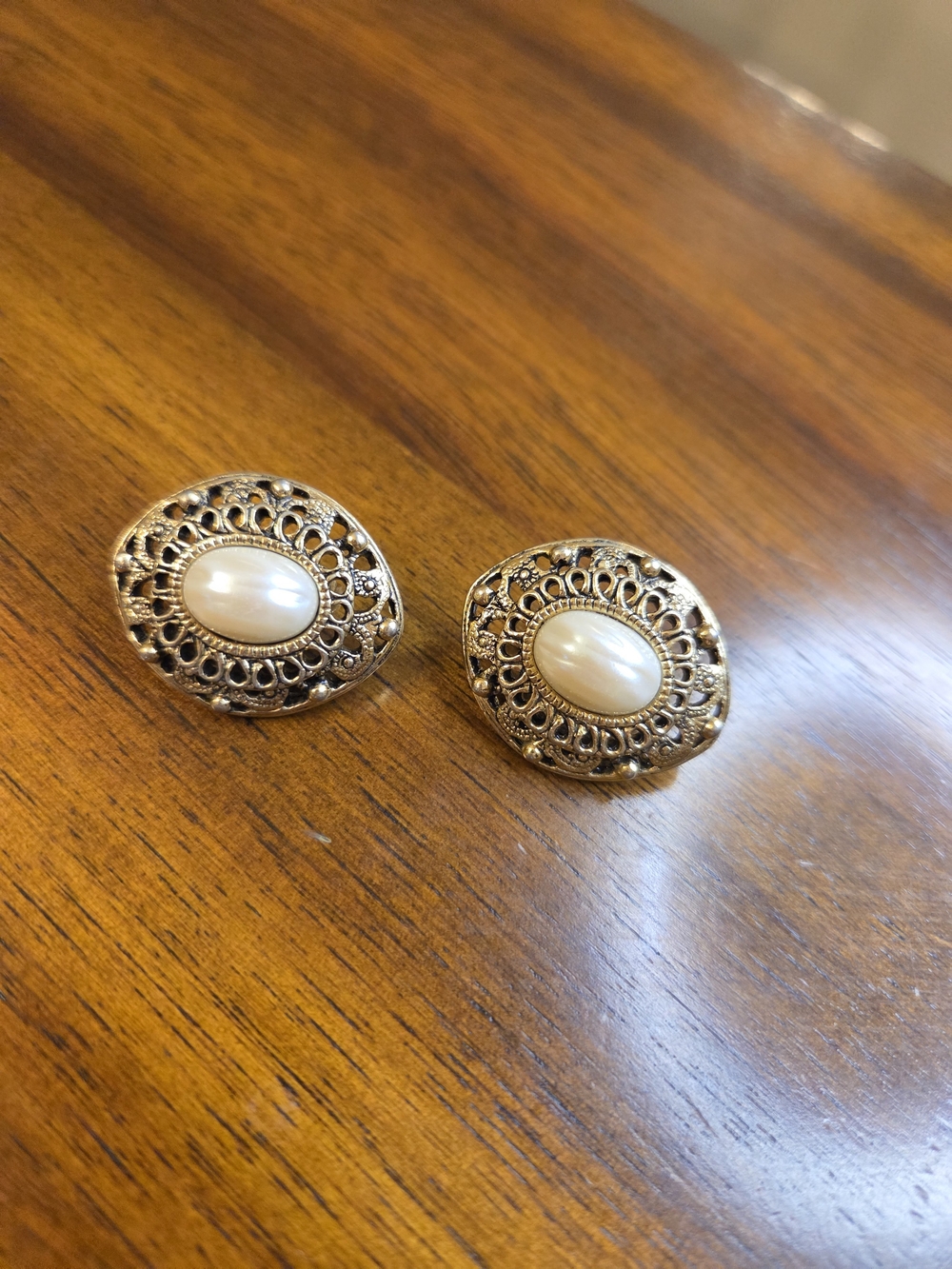 Vintage-Style Gold Filigree Earrings with Cream Pearl Center